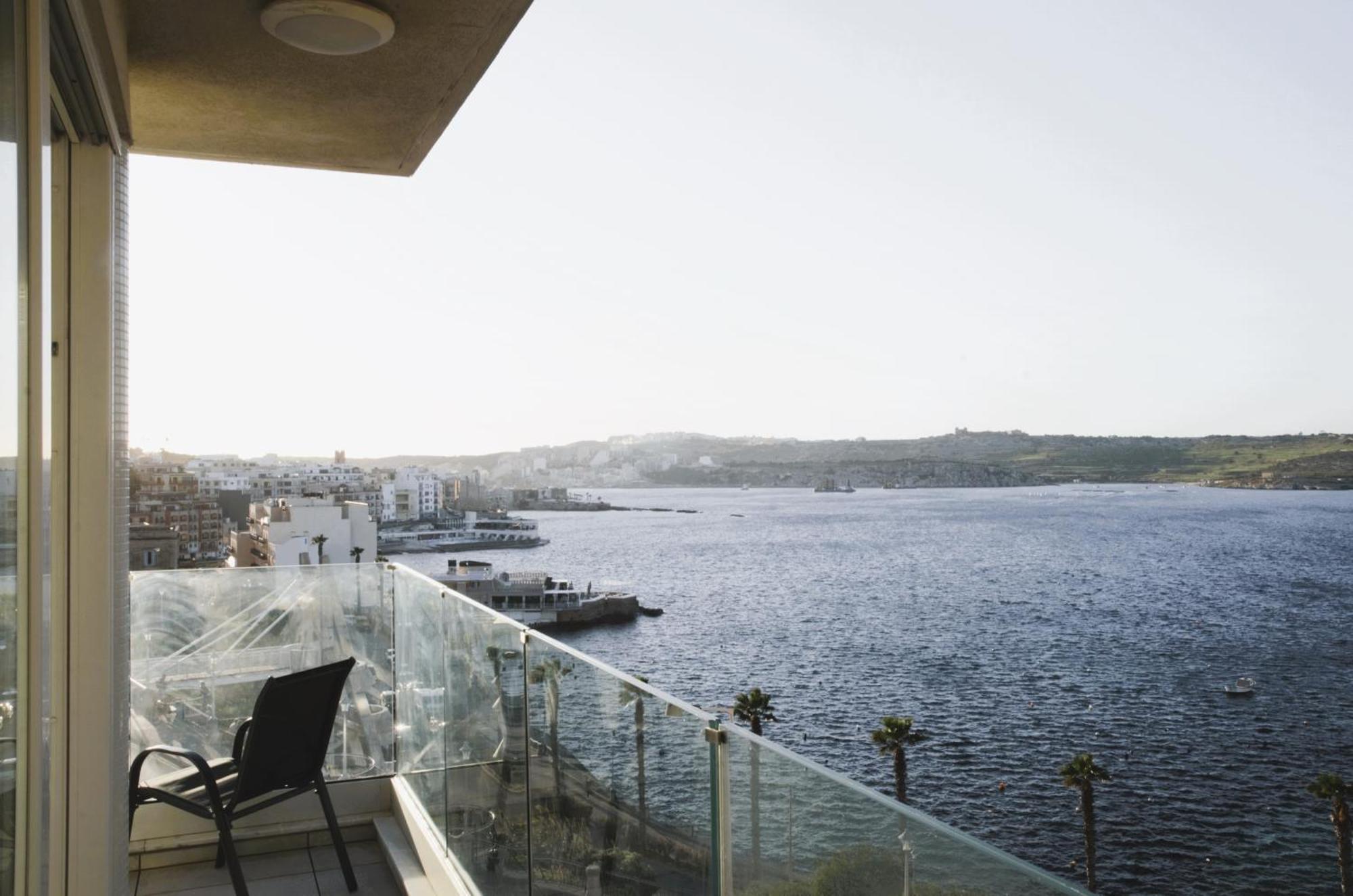 New Seafront Apartment - Spectacular Views St. Paul's Bay Dış mekan fotoğraf