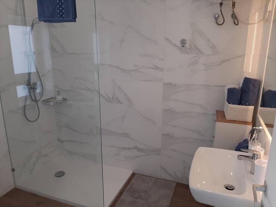 New Seafront Apartment - Spectacular Views St. Paul's Bay Dış mekan fotoğraf