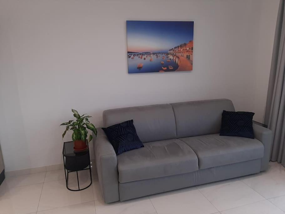 New Seafront Apartment - Spectacular Views St. Paul's Bay Dış mekan fotoğraf
