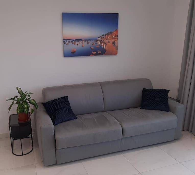 New Seafront Apartment - Spectacular Views St. Paul's Bay Dış mekan fotoğraf