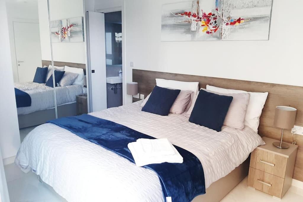 New Seafront Apartment - Spectacular Views St. Paul's Bay Dış mekan fotoğraf