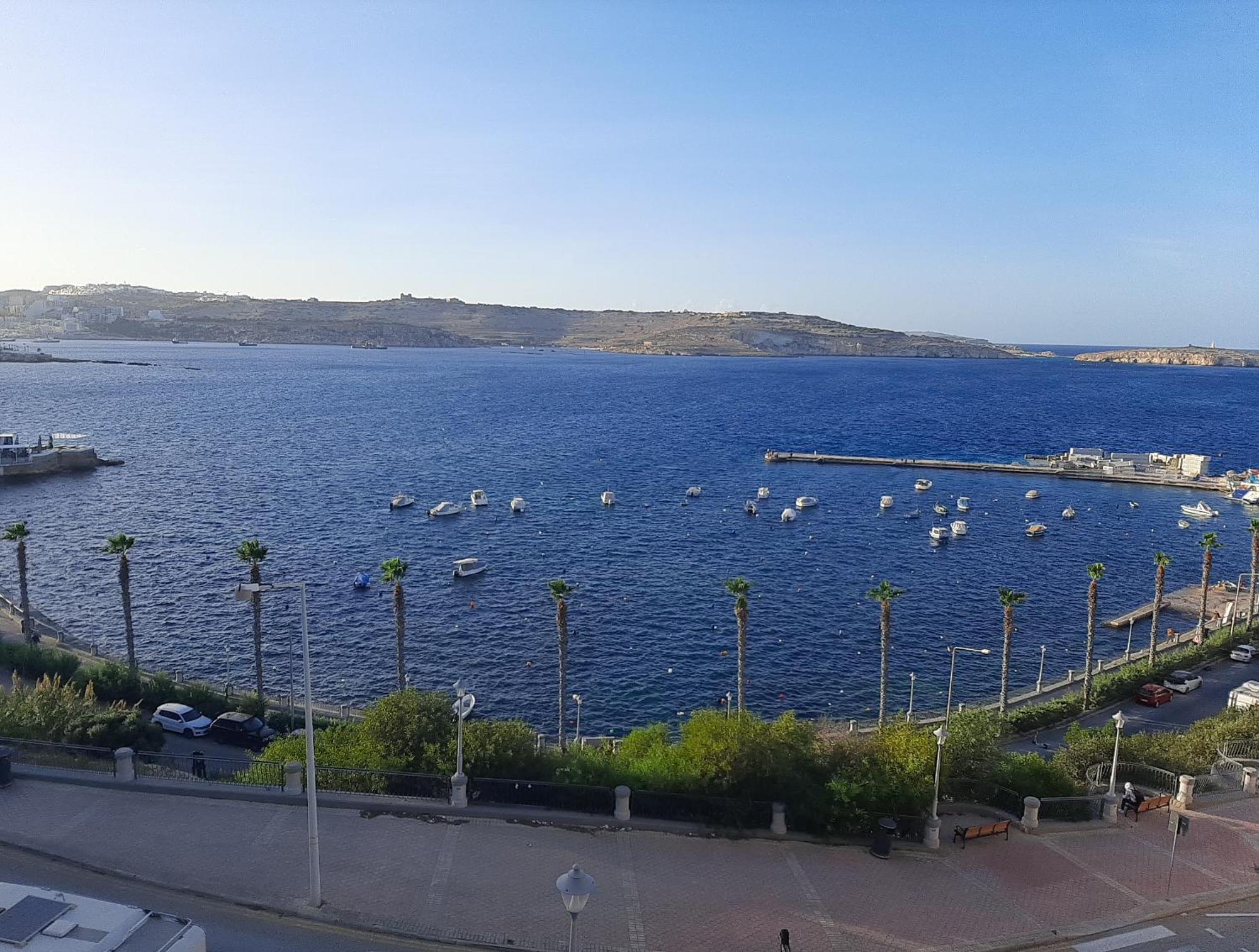 New Seafront Apartment - Spectacular Views St. Paul's Bay Dış mekan fotoğraf